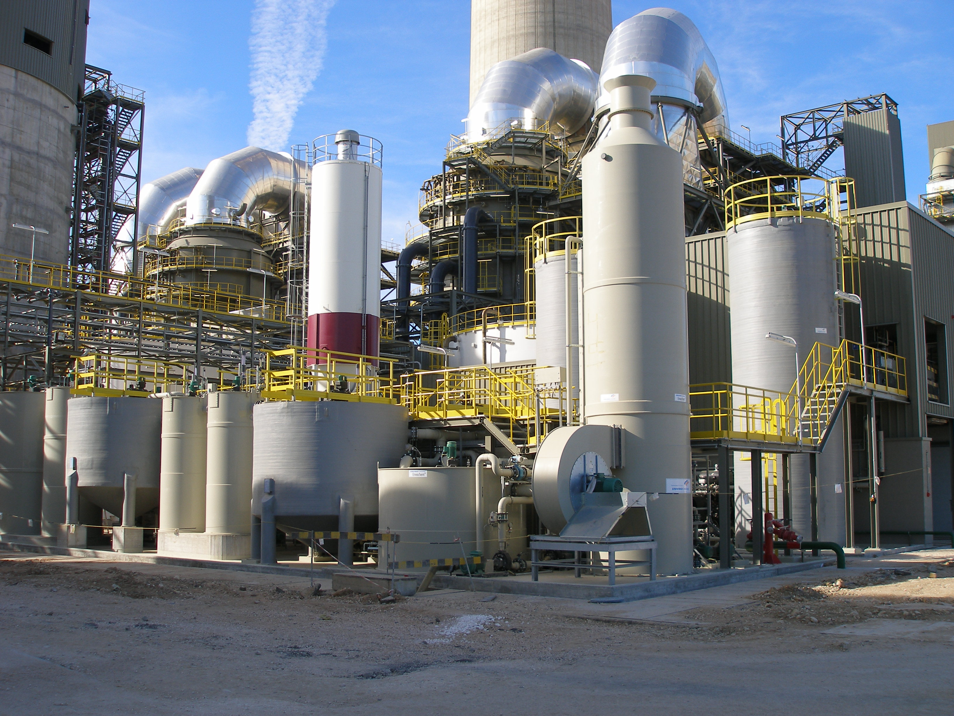 Centrales électriques : thermique(charbon, gaz, fuel), hydraulique